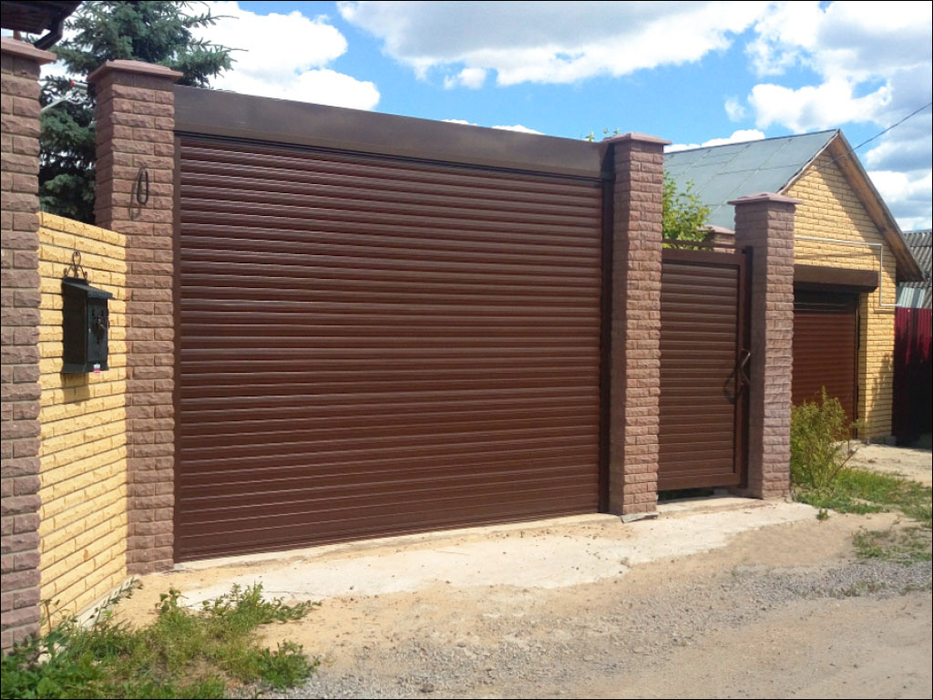 Рольворота для перекрытия въездного проема.