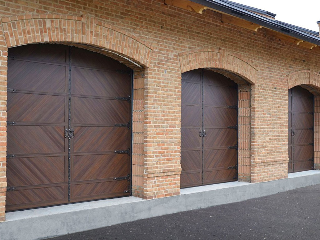 Гаражные секционные ворота RSD02 PREMIUM, дизайн PREMIUM COUNTRY